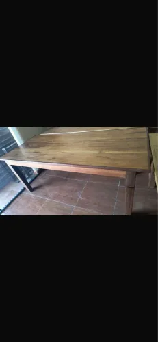 Mesa e aparador