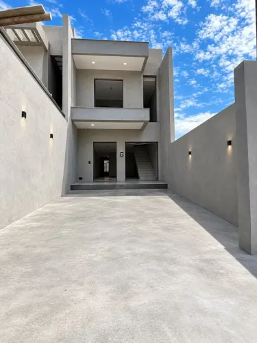 Imóvel para venda possui 137 metros quadrados com 3 quartos em Jardim Belvedere - Volta Re