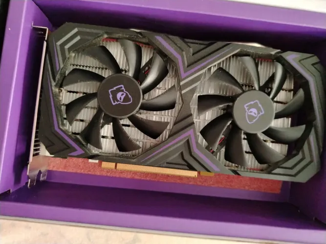 Rx 580 8gb con apenas 6 meses de uso