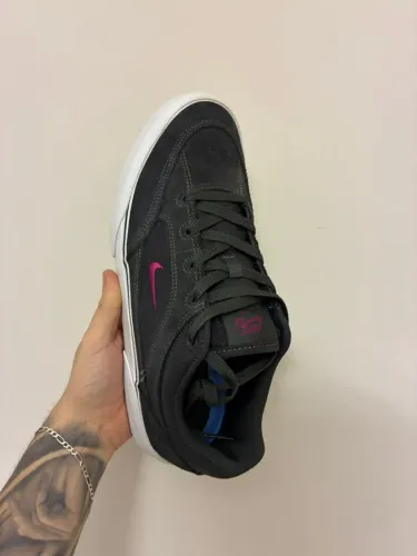 Tênis Nike SB Malor Preto e Rosa