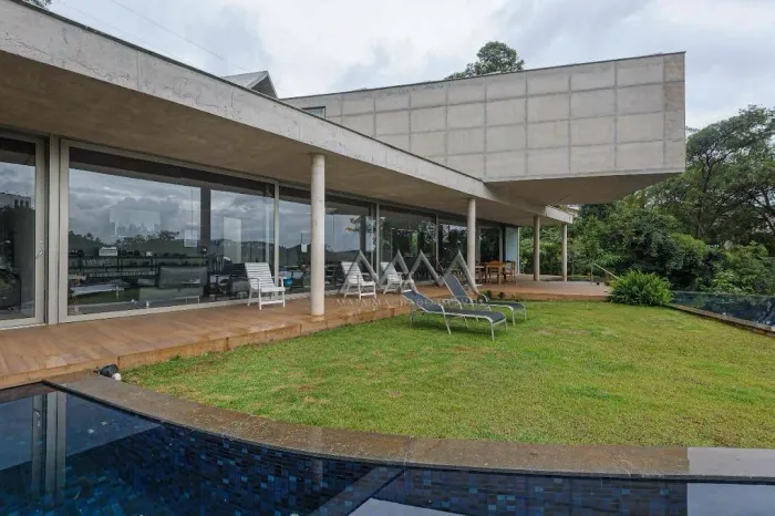 Casa à Venda no Condomínio Conde com 3 Quartos 500m²