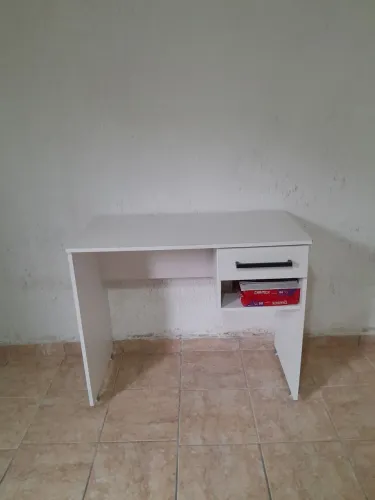 Mesa de escritório comprimento 90 cm largura 45cm
