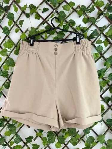 Short feminino bege/nude em tecido leve