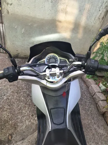 Vendo ou troco pcx por Quantum Acima de 99