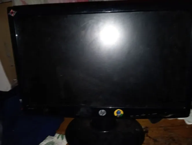 Monitor HP 19" Tela LCD - Ótimo Custo-Benefício