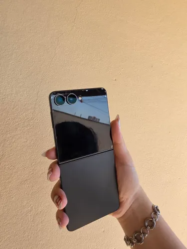 Z Flip 8