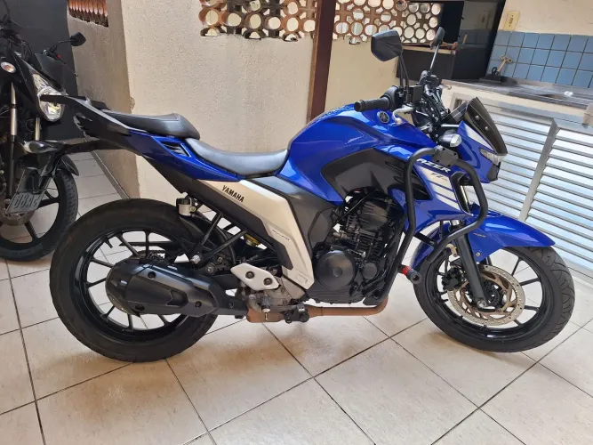 YAMAHA FZ25 FAZER 250 TROCO FINANCIO ACEITO CARRO OU MOTO MAIOR OU MENOR VALOR