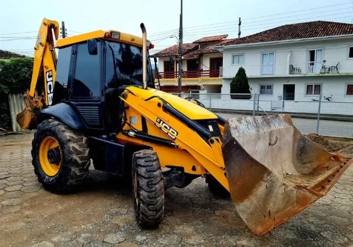 Retroescavadeira JBC