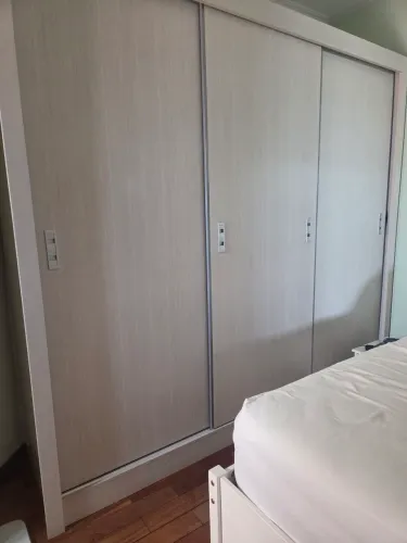 Guarda roupa e portas de correr