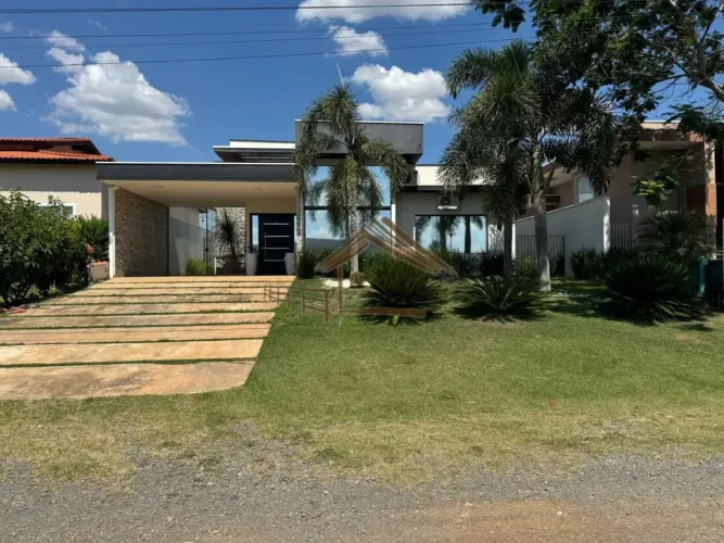 Magnífica casa de alto padrão no Ninho Verde 1, 3 dormitórios e piscina aquecida