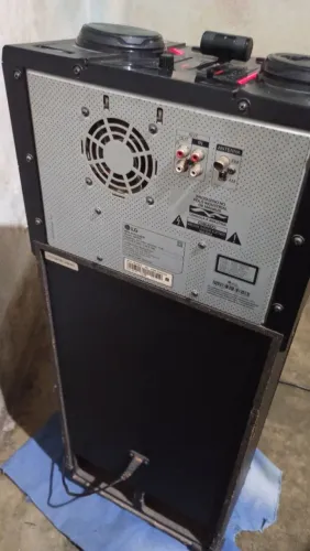 Vendo caixa de som lg com defeitos de quebrada mais está funcionando normal