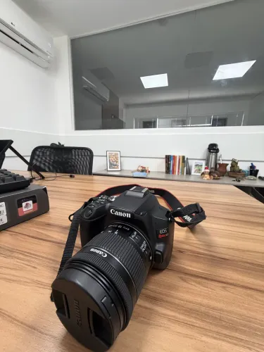 Canon EOS Rebel SL3 + Lente 18-55mm IS STM - Estado de Nova (Na Caixa)