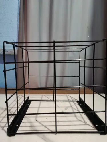 Grade protetora quadrada para câmeras.