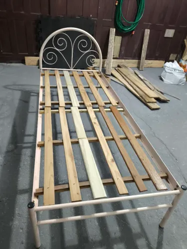 Cama de ferro solteiro
