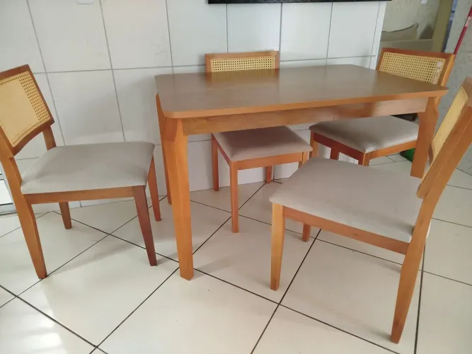 Mesa 4 cadeiras