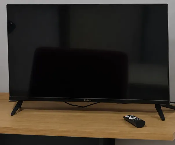 Smart TV AIWA 32" - Pouco Uso / Estado de Nova