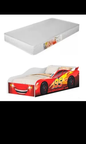 Cama de menino estilo carro 