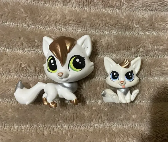 Lulu Foxley (#45) e Reynard Foxley (#46) da coleção Littlest Pet Shop