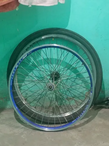 2 Rodas aero com pneus, ARO 26 PRA HOJE