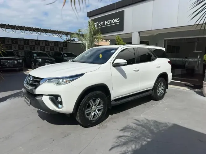 Toyota Hilux SW4 SR 4X2 2.7/ 2.7 Flex 16V Aut. 2017