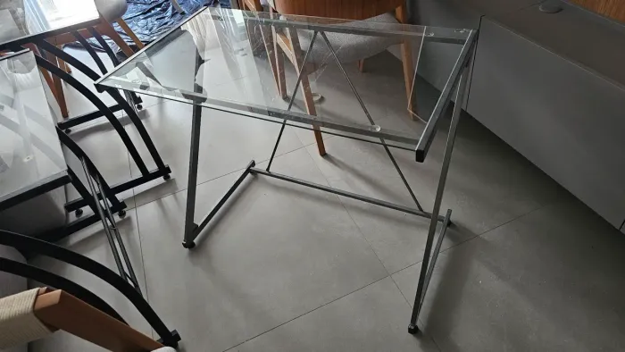 Escrivaninha de vidro