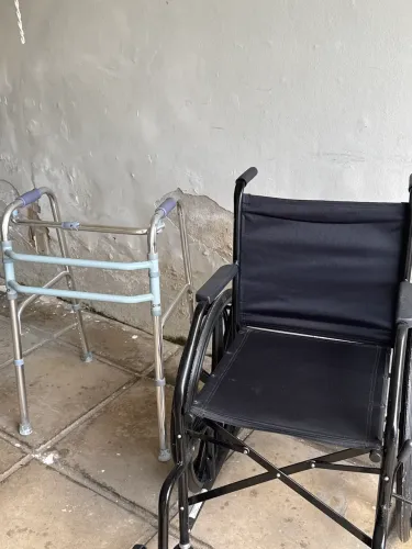 Vendo cadeira de rodas + andador/andajar