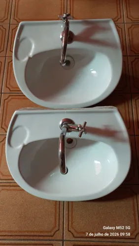 VENDO 2 PIAS NOVAS COM TORNEIRAS 270 REAIS E UM AQUÁRIO DE 160LITROS+ACESSÓRIOS