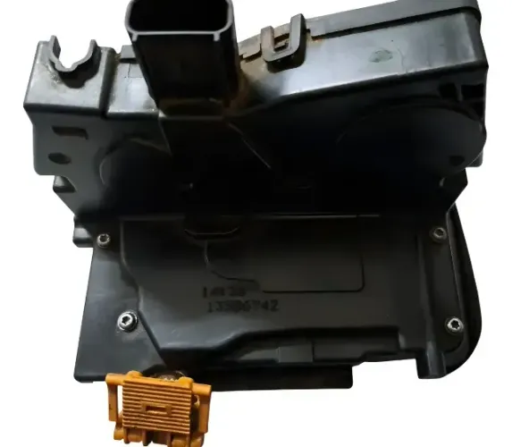 Fechadura Porta Traseira Esquerda Gm Spin 2015/2016 13586742 (Usado) / V12
