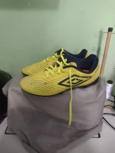 Chuteira de campo umbro original