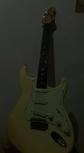 Guitarra Memphis by Tagima MG-30  Stratocaster+ amplificador Sorac+ capa de proteção.
