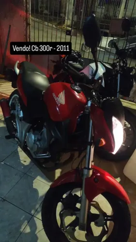 HONDA CB 300R 2011 ? PARTICULAR - Moto muito bonita e bem cuidada ? R$ 12.900