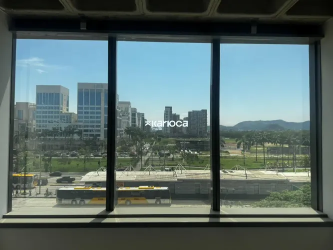 Sala Comercial de 22m² com 1 Vaga na Barra Olímpica, Rio de Janeiro - Segurança Integral