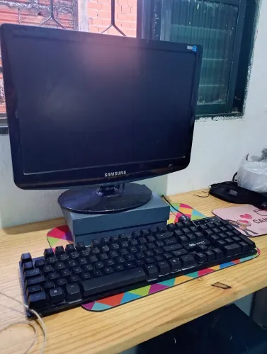 PC Completo de mesa (CPU com SSD, monitor, teclado gamer e mouse)