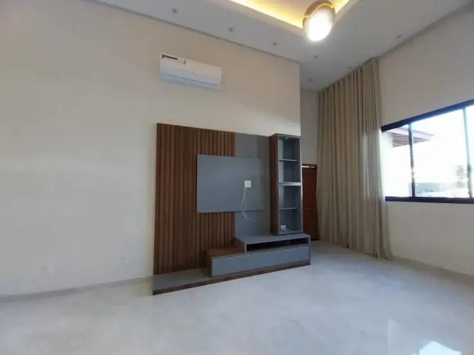 Oportunidade!! Casa térréa com 3 quartos/suíte/rancho/quintal/2vagas no Condomínio Tecoara