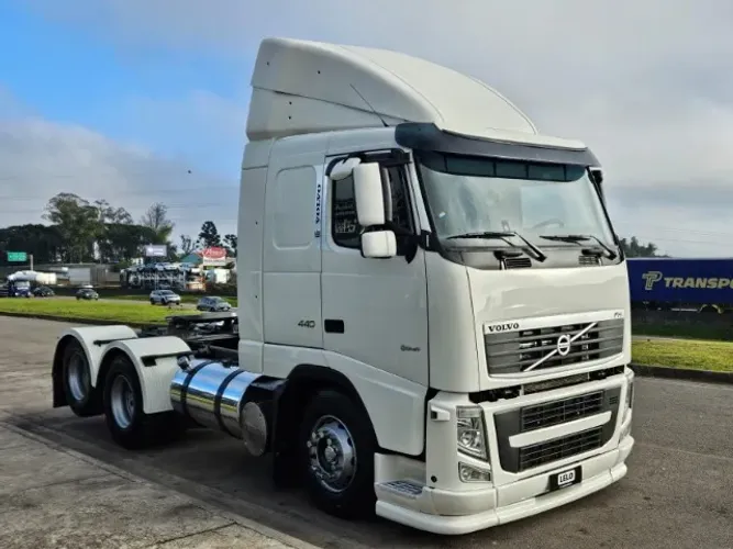 Volvo FH 440 6x2 Ano 11 Automático último sem arla e s10 suspensão mola freio a tambor