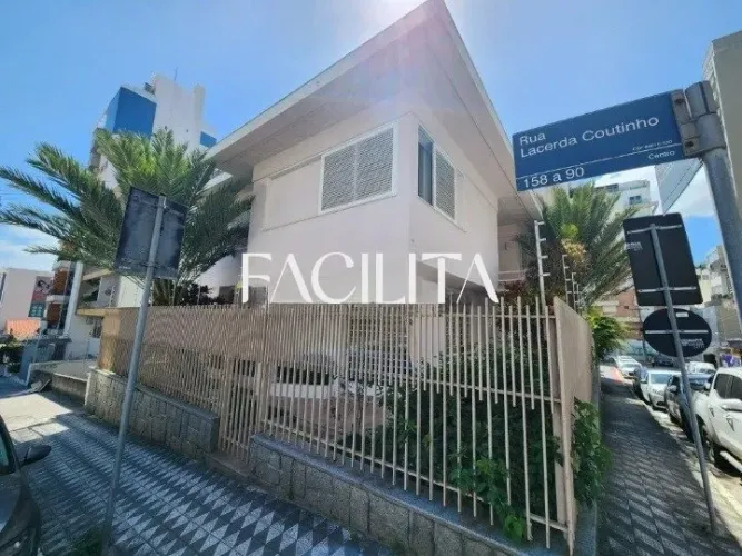 Casa comercial com 4 quartos no bairro Centro, Florianópolis
