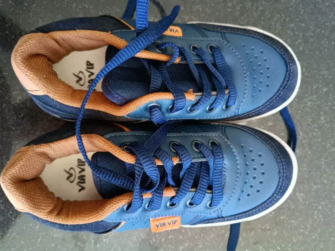 Tênis azul utilizado uma vez - número 32
