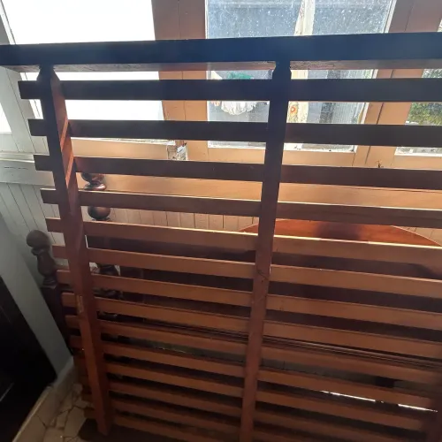 Cama de casal antiga em madeira nobre