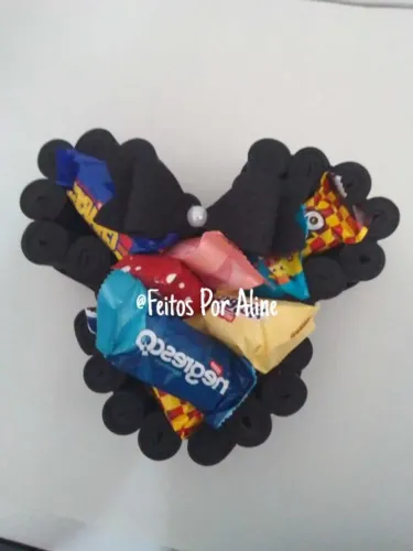 Cesta Mickey Recheado Com Bombons - Presente Mês dos Namorados