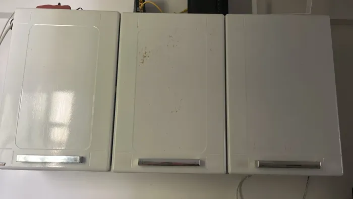 Vendo armário de cozinha três portas com alvarias