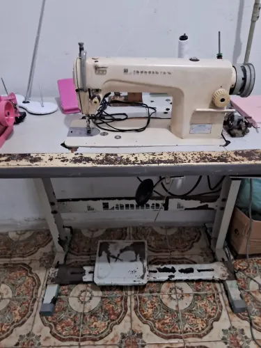 Vende-se uma máquina de costura reta industrial