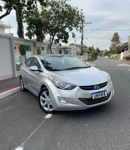 Hyundai Elantra GLS 1.8 16V Aut. 2013