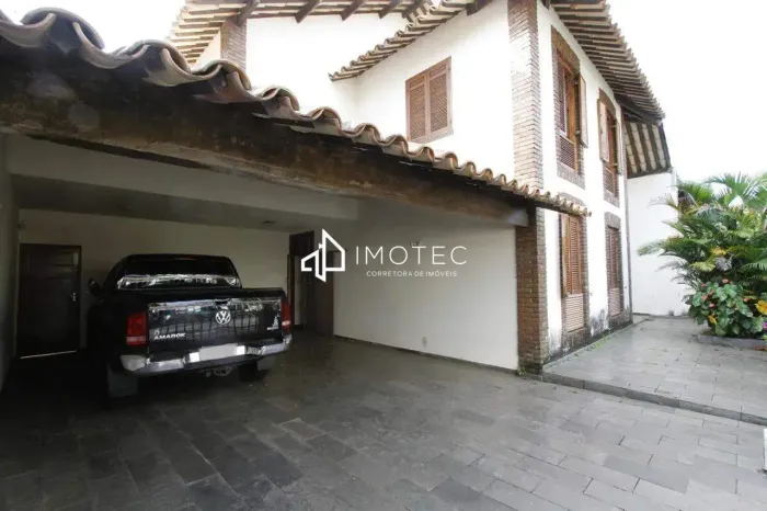 Casa à venda no Belvedere com piscina, churrasqueira e espaço gourmet