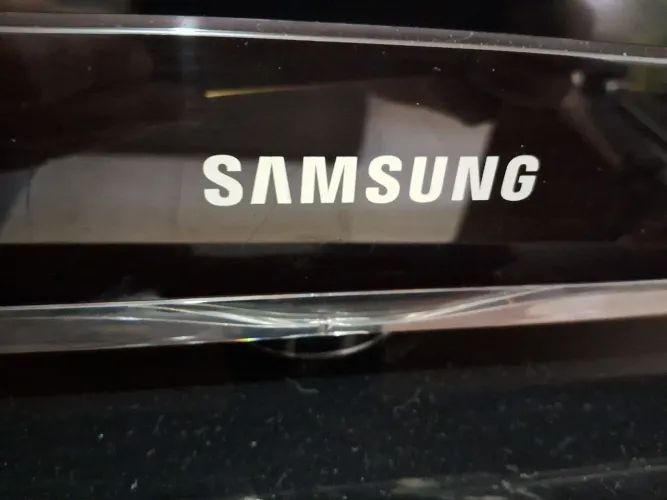Vende-se TV LED 32 polegadas Samsung.