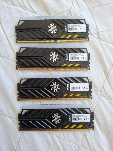 Memória DDR4 XPG Spectrix D41 RGB