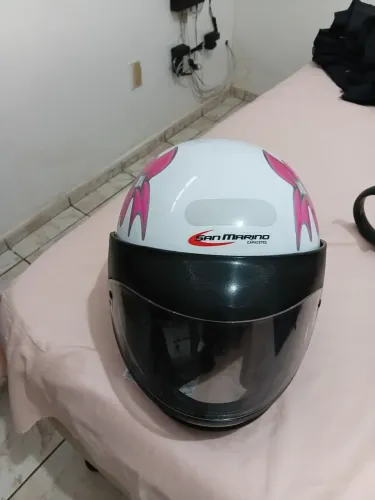 Capacete novo tamanho 58 com viseira
