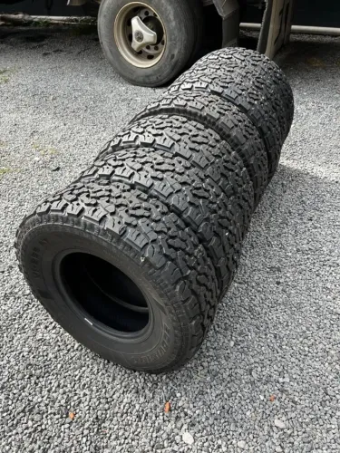 Pneus 31x10.5r15 Reformados Com Borracha Vipal e 1 Ano De Garantia - R$ 600.00 Unidade