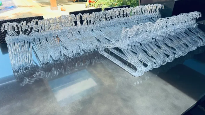 Cabides em acrílico 