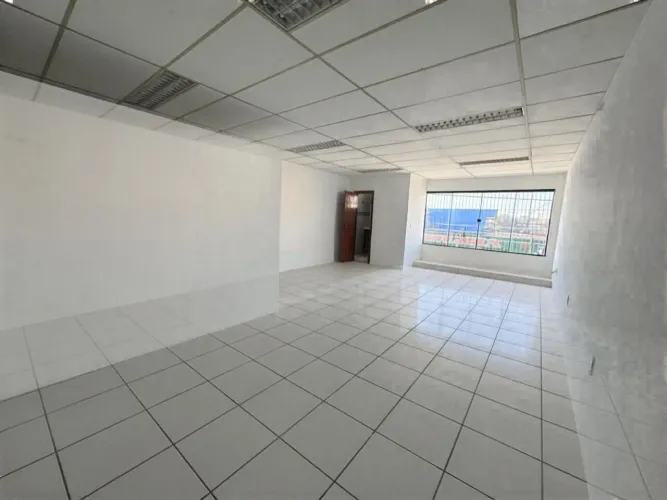 Sala Comercial, 22M², Aluguel de R$ 2.000,00 + Taxas - Cidade Nova, Itajaí (Sc)