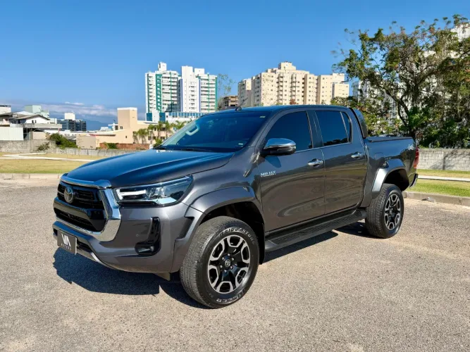 Toyota Hilux CD SR5 4X4 2.8 Diesel 2024